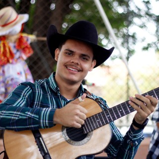 Gustavo  Viola e Voz